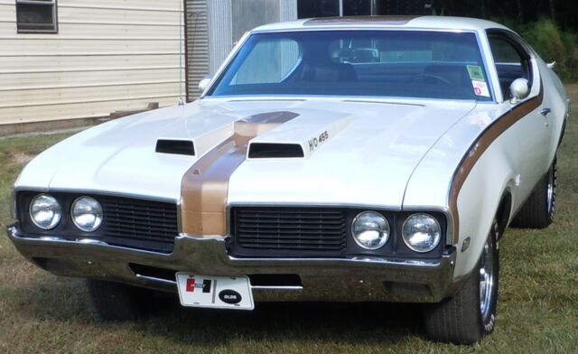 Oldsmobile Cutlass 1969 image number 2