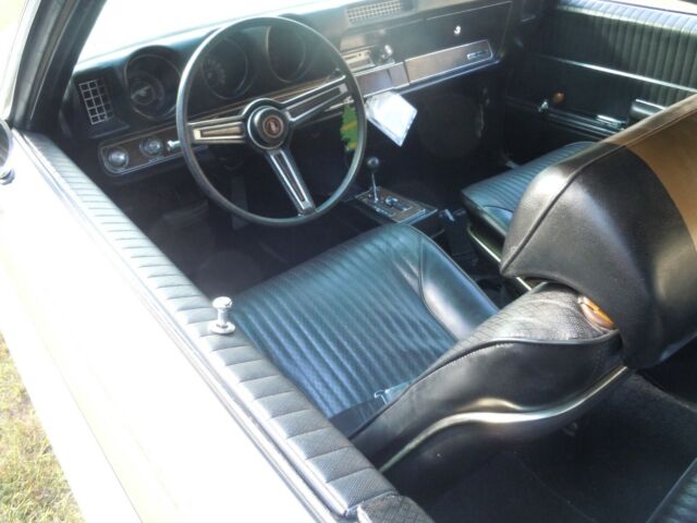 Oldsmobile Cutlass 1969 image number 28
