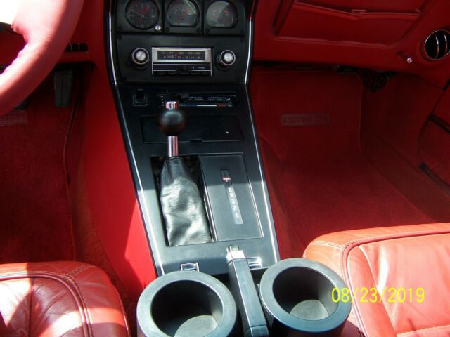 Chevrolet Corvette 1977 image number 10