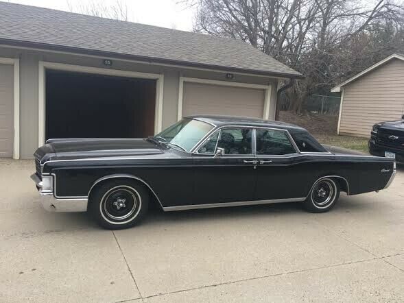 Lincoln Continental 1969 image number 2