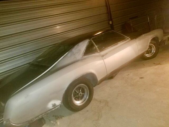 Buick Riviera 1966 image number 4