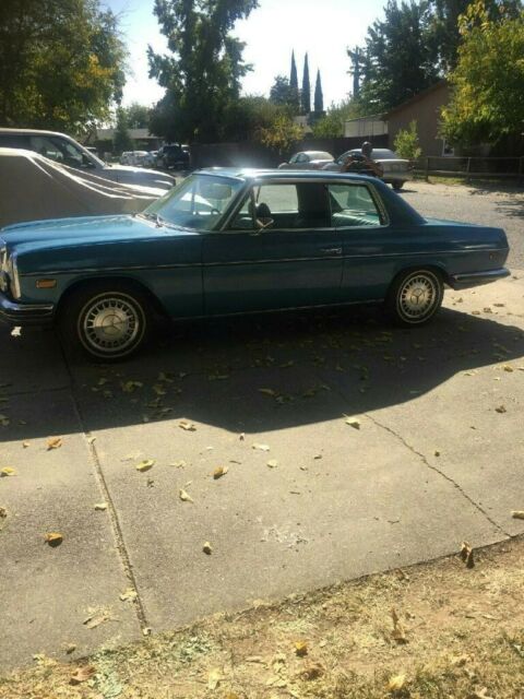 Mercedes-Benz 200-Series 1972 image number 15