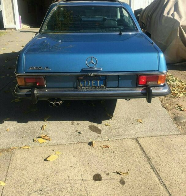 Mercedes-Benz 200-Series 1972 image number 16