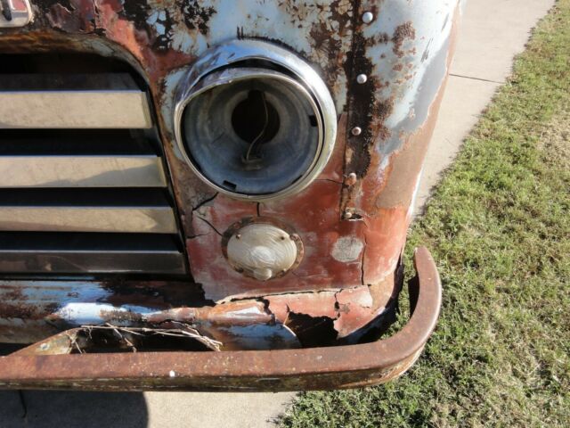 International Harvester Metro Mite 1960 image number 6