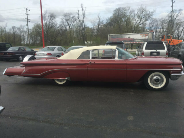 Oldsmobile Ninety-Eight 1960 image number 3