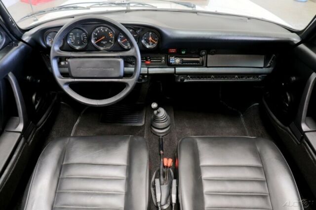 Porsche 911 1976 image number 26