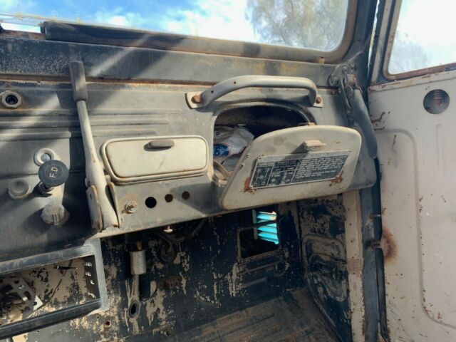Toyota Land Cruiser 1967 image number 26