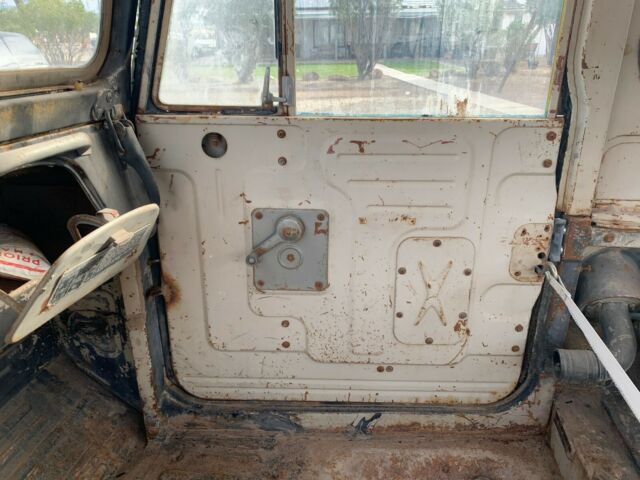 Toyota Land Cruiser 1967 image number 9