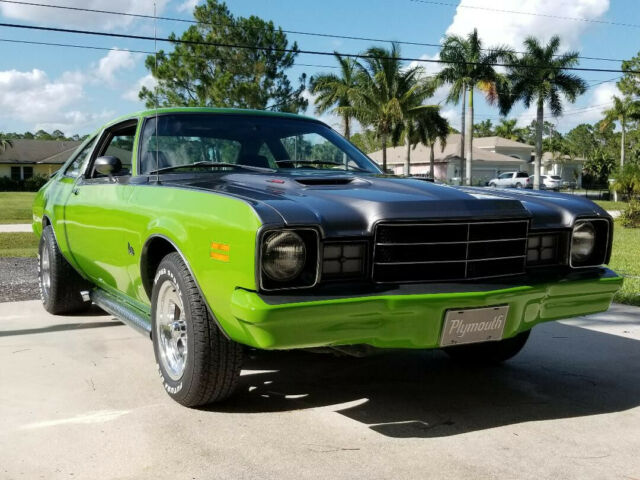 Plymouth Road Runner 1976 image number 1