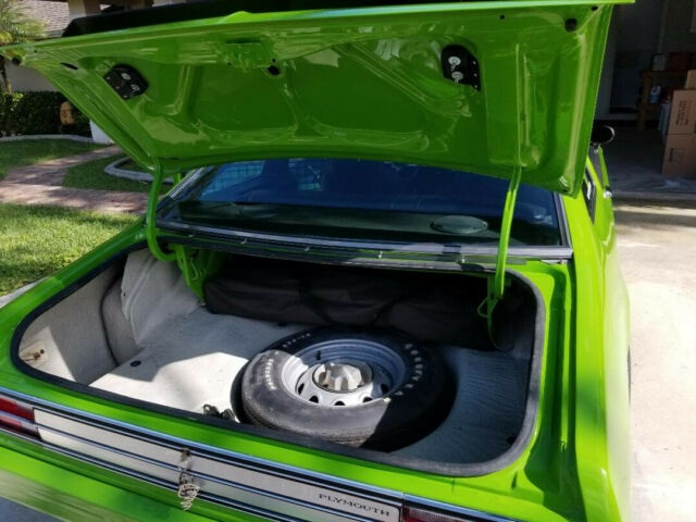 Plymouth Road Runner 1976 image number 42