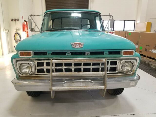 Ford F-250 1965 image number 2