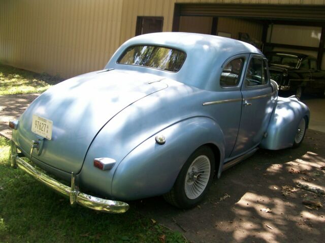 Pontiac 2 Door 1940 image number 2