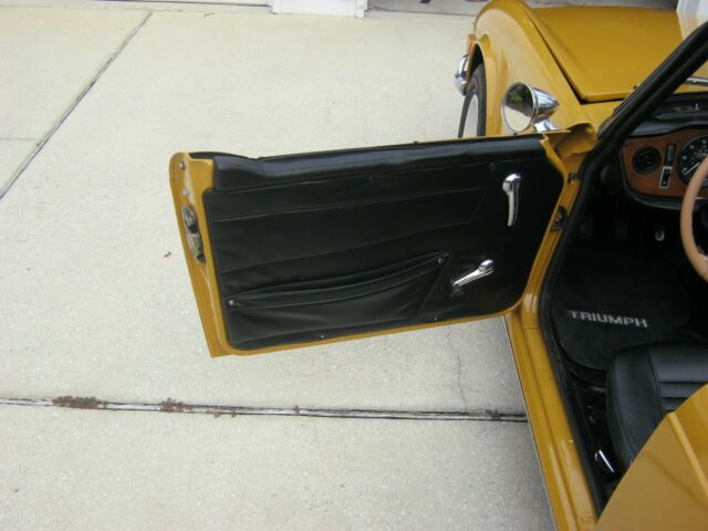 Triumph TR-6 1971 image number 31
