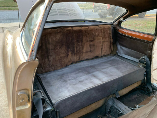 Volkswagen Karmann Ghia 1974 image number 11