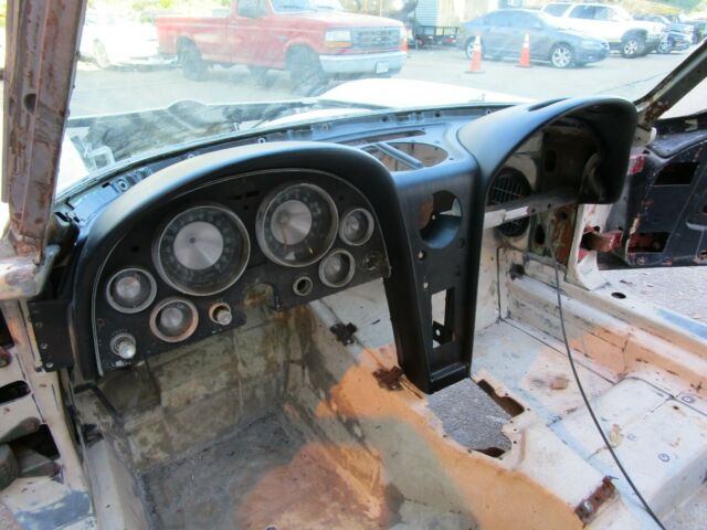 Chevrolet Corvette 1963 image number 13