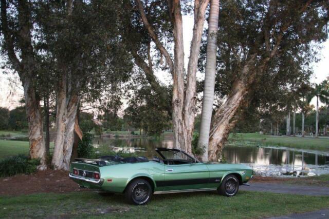Ford Mustang 1972 image number 2