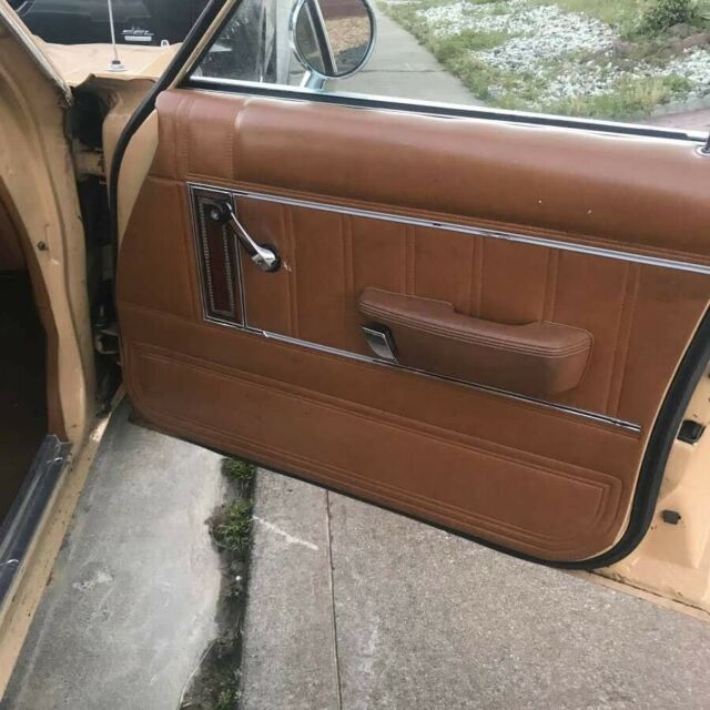 Plymouth Volare 1976 image number 22