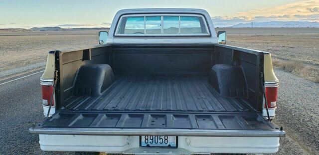 Chevrolet C/K Pickup 2500 1976 image number 11