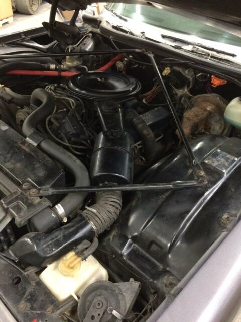 Cadillac Fleetwood 1975 image number 33