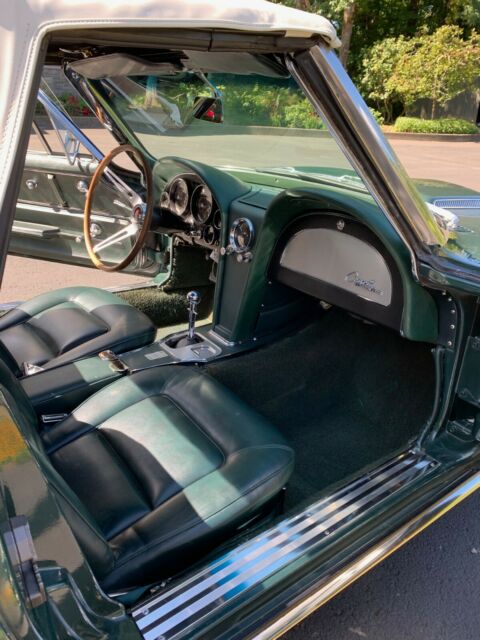 Chevrolet Corvette 1965 image number 12