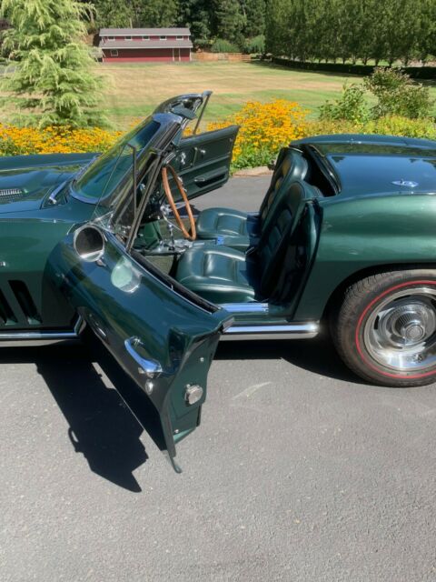 Chevrolet Corvette 1965 image number 18