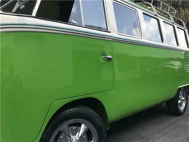 Volkswagen Bus/Vanagon 1973 image number 15