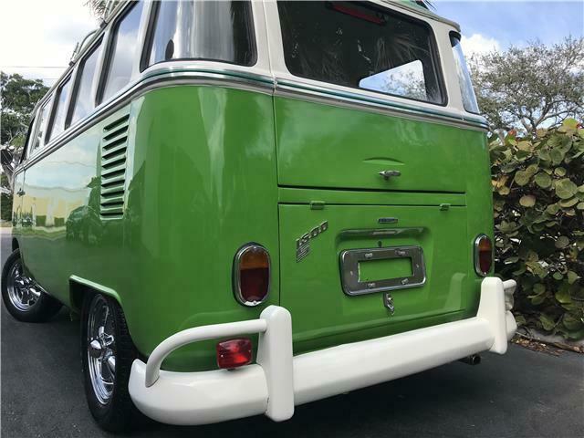 Volkswagen Bus/Vanagon 1973 image number 20