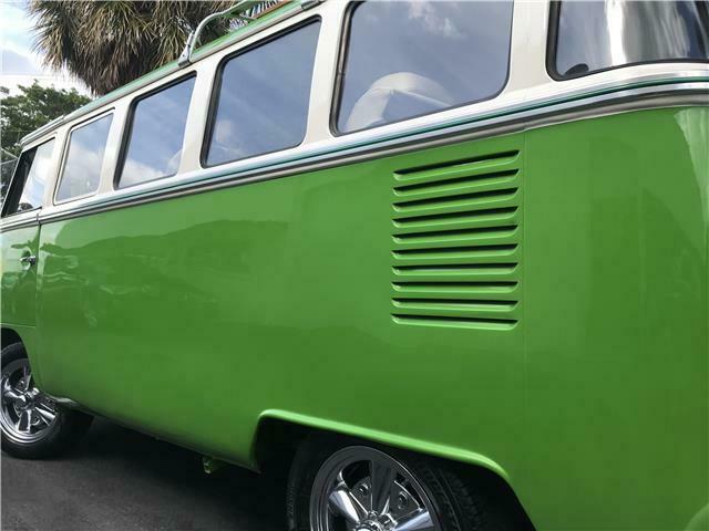 Volkswagen Bus/Vanagon 1973 image number 21