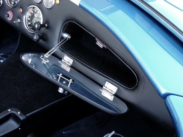 Shelby Cobra 1965 image number 32