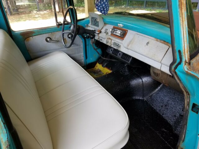 International Harvester C100 1962 image number 1