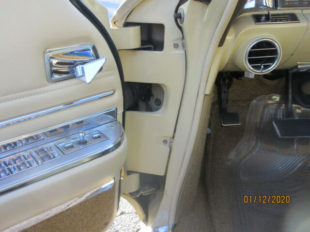 Cadillac DeVille 1962 image number 38