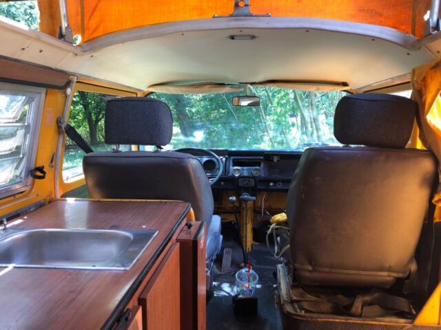 Volkswagen Bus/Vanagon 1976 image number 14