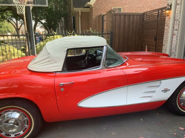 Chevrolet Corvette 1961 image number 13