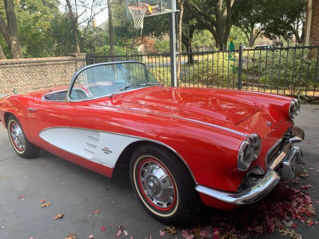Chevrolet Corvette 1961 image number 25