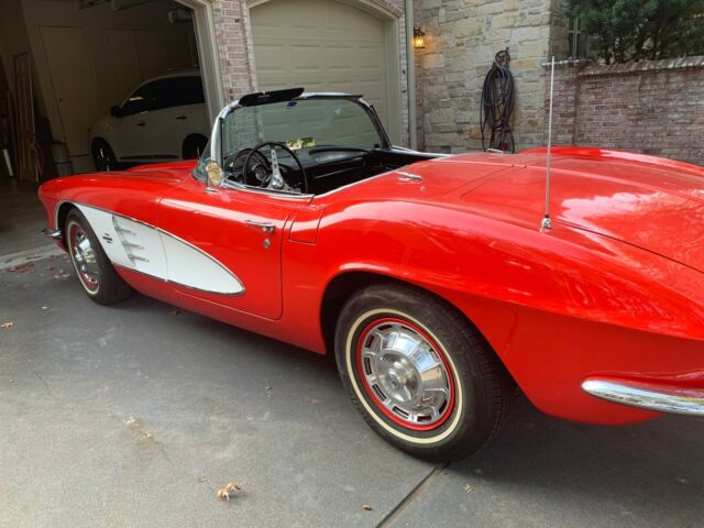 Chevrolet Corvette 1961 image number 26