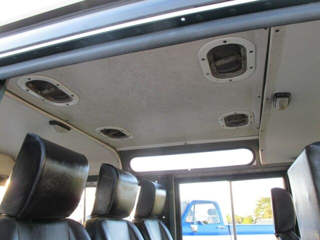Land Rover Defender 1965 image number 14