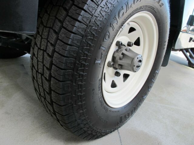 Land Rover Defender 1965 image number 40