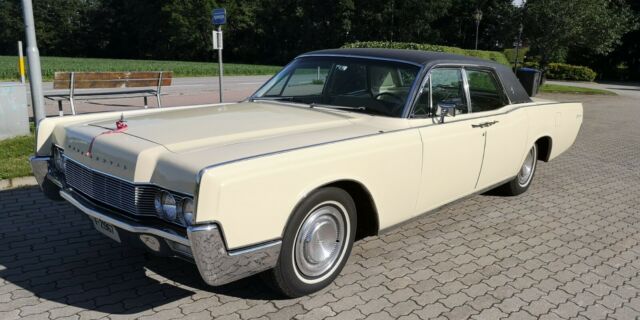 Lincoln Continental 1967 image number 1