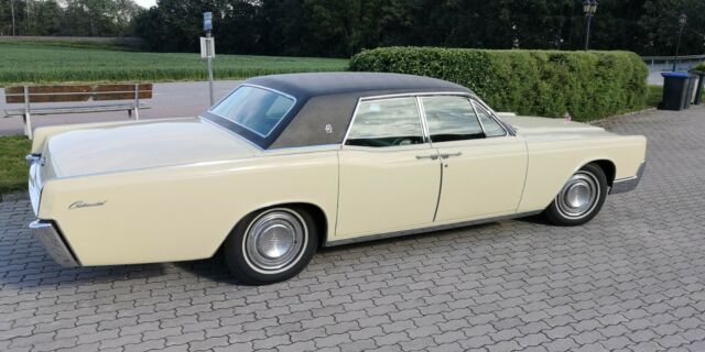 Lincoln Continental 1967 image number 12