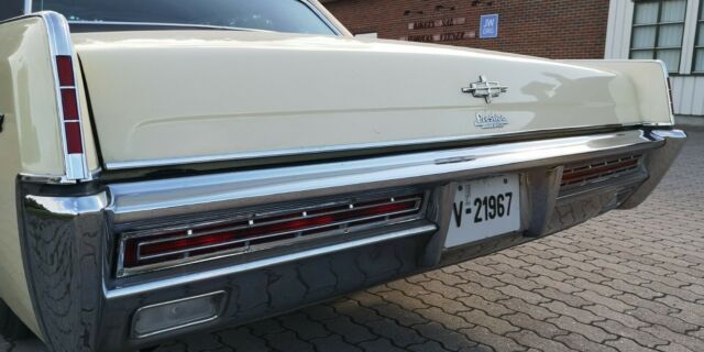 Lincoln Continental 1967 image number 14