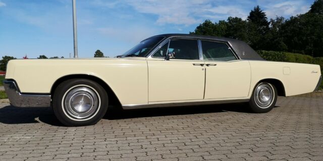 Lincoln Continental 1967 image number 2