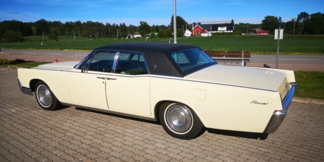 Lincoln Continental 1967 image number 28