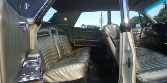 Lincoln Continental 1967 image number 42