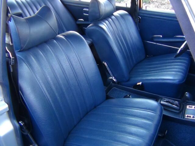 Mercedes-Benz 200-Series 1972 image number 20