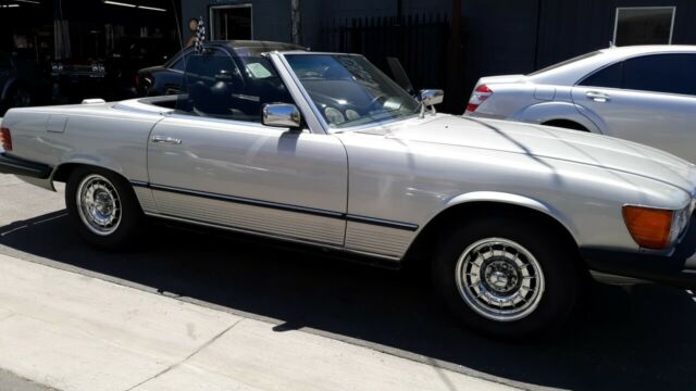 Mercedes-Benz SL-Class 1976 image number 2