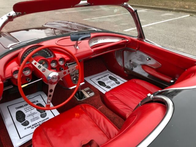Chevrolet Corvette 1960 image number 10