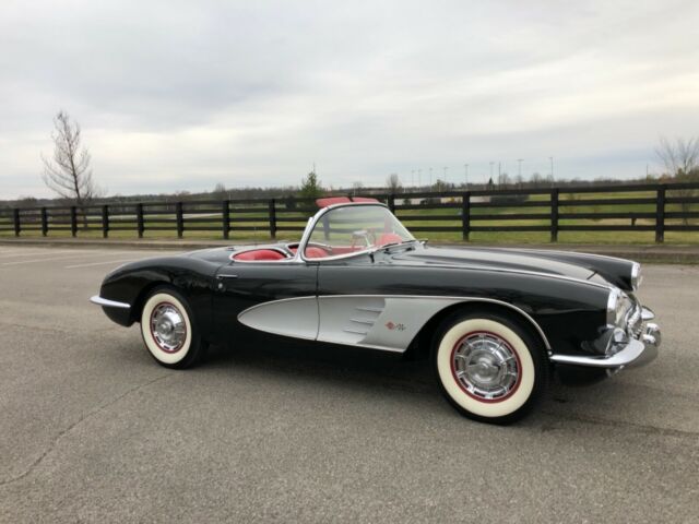 Chevrolet Corvette 1960 image number 23