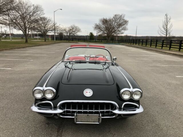 Chevrolet Corvette 1960 image number 3