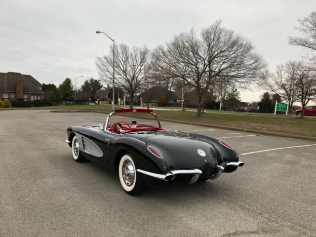 Chevrolet Corvette 1960 image number 30