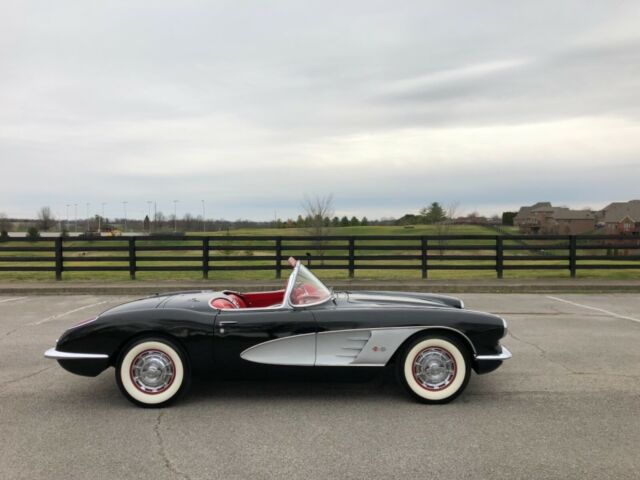 Chevrolet Corvette 1960 image number 5